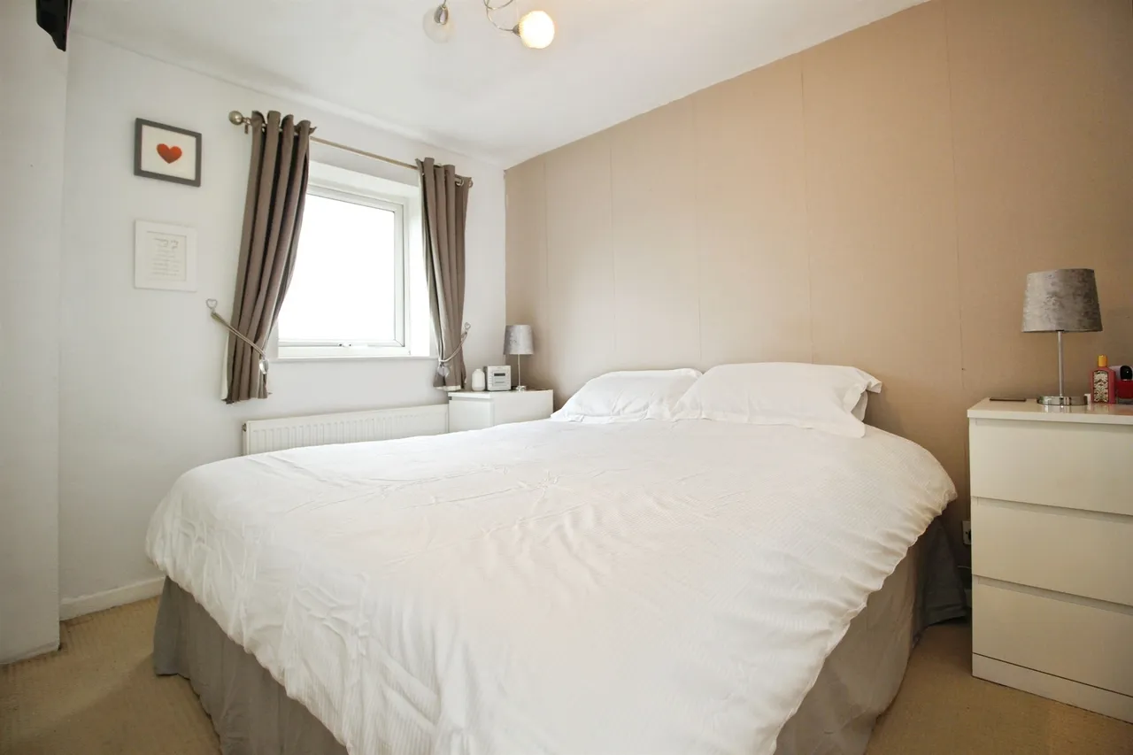 Willow Garth Avenue, LEEDS, photo 6