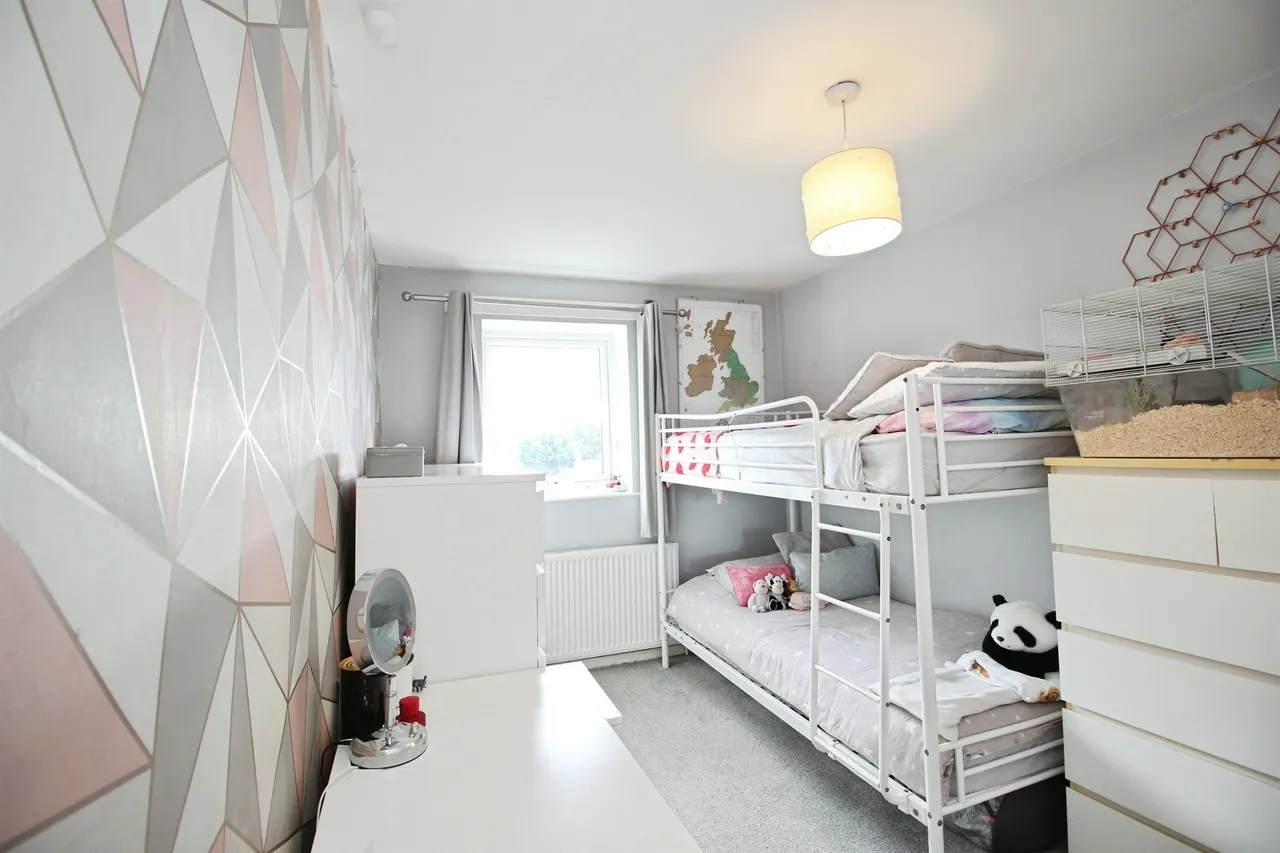 Willow Garth Avenue, LEEDS, photo 8