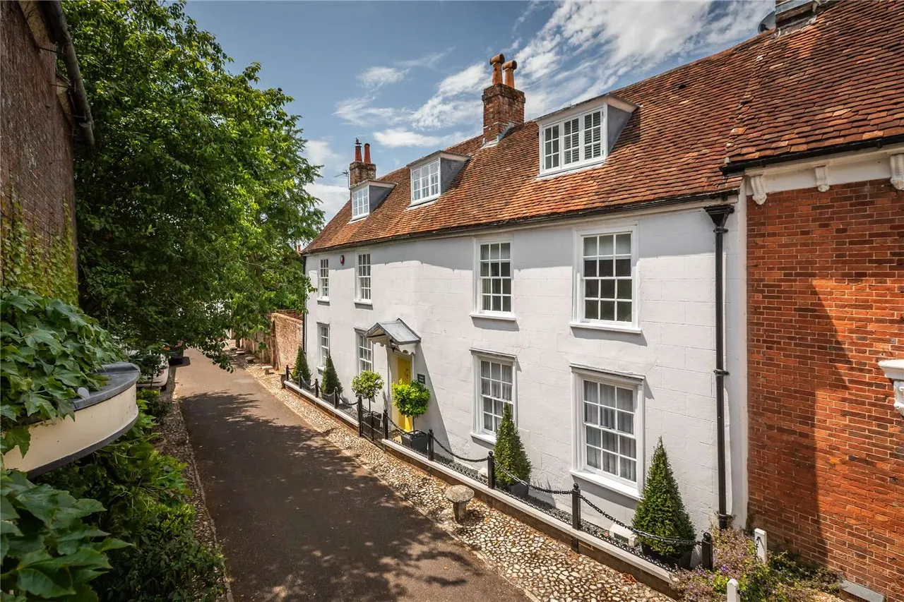 6 bed house for sale — St. Peters Street, Bishops Waltham, Southampton, Hampshire, SO32 1AD