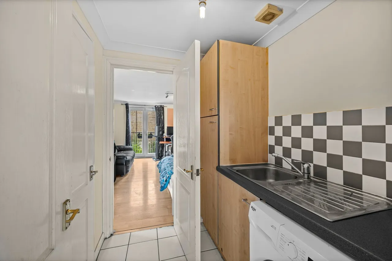 Schooner Close, London, E14, photo 15
