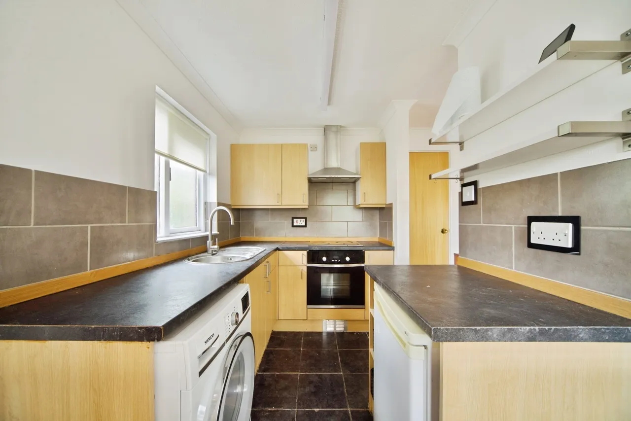 Alders Close, London, E11, photo 3