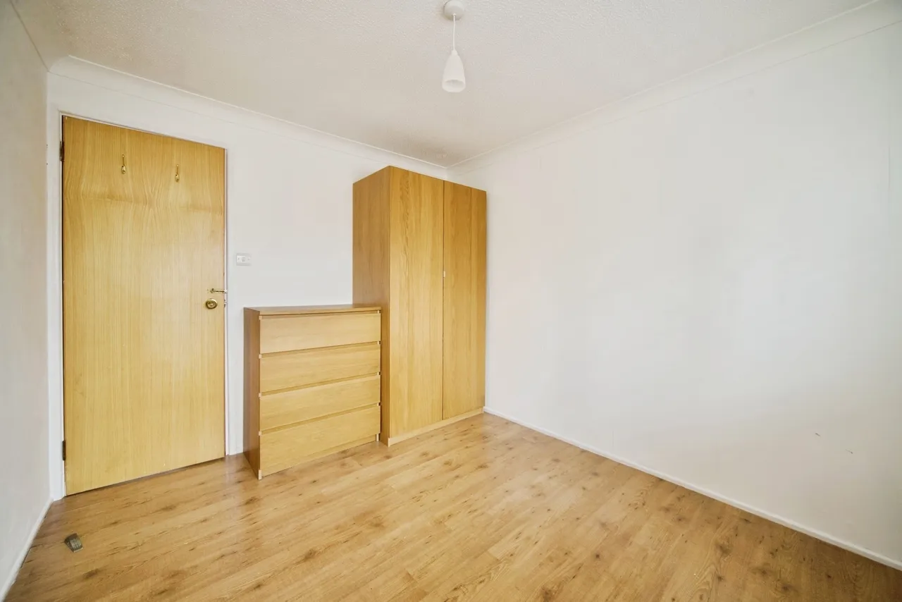 Alders Close, London, E11, photo 13