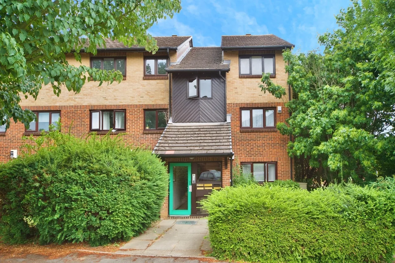 1 bed flat for sale — Alders Close, London, E11