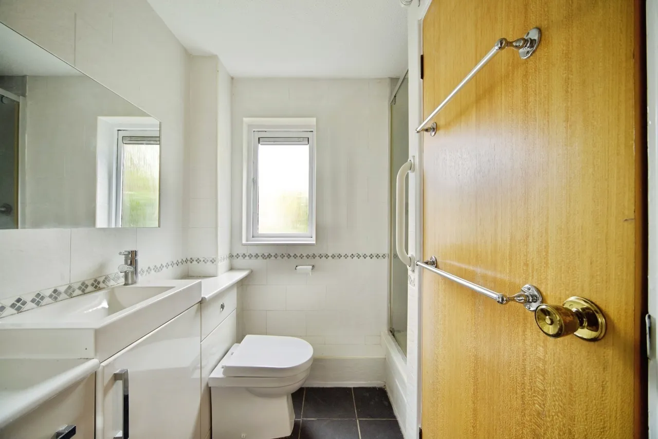 Alders Close, London, E11, photo 10