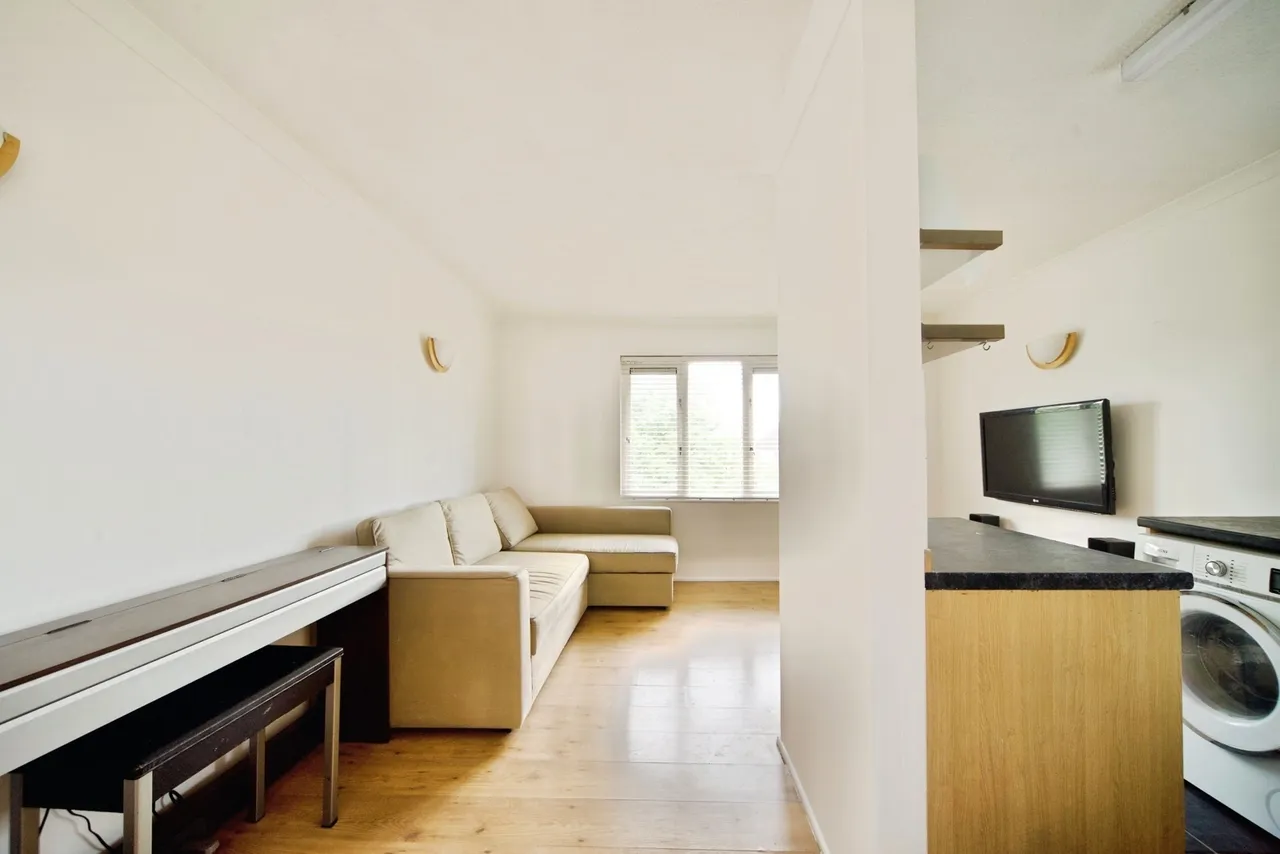 Alders Close, London, E11, photo 8