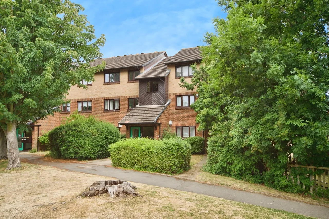 Alders Close, London, E11, photo 14