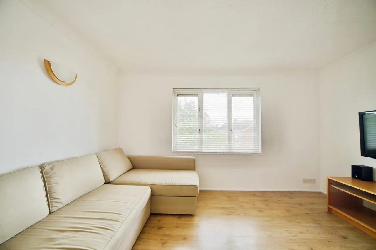 Alders Close, London, E11, photo 7