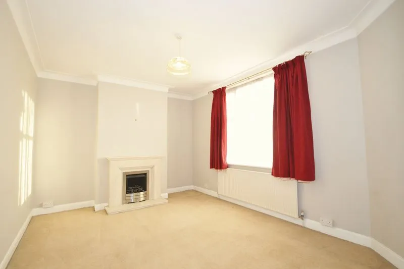 Pinner Road, Northwood, photo 3