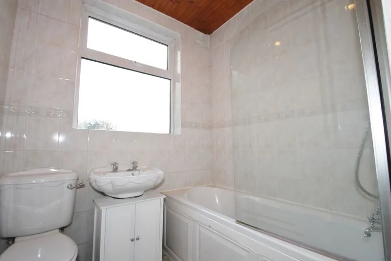 Pinner Road, Northwood, photo 7