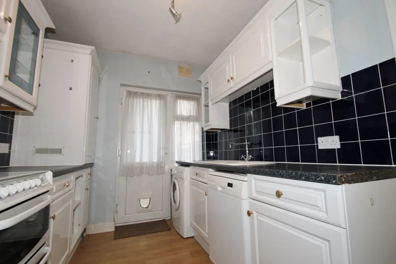 Pinner Road, Northwood, photo 4