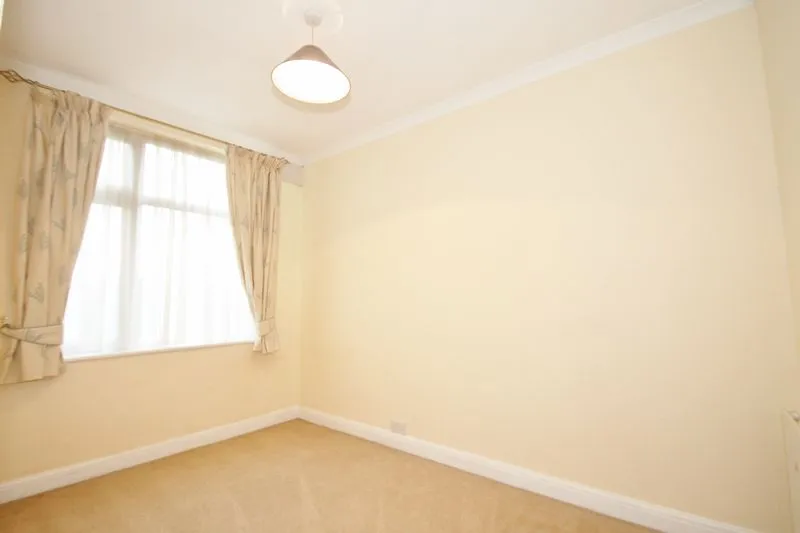 Pinner Road, Northwood, photo 6