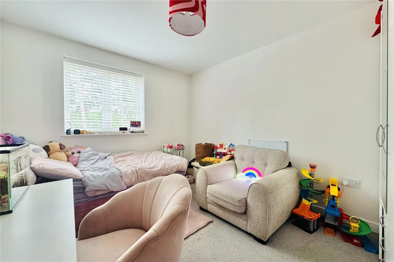 Hurst Avenue, Blackwater, GU17, photo 7