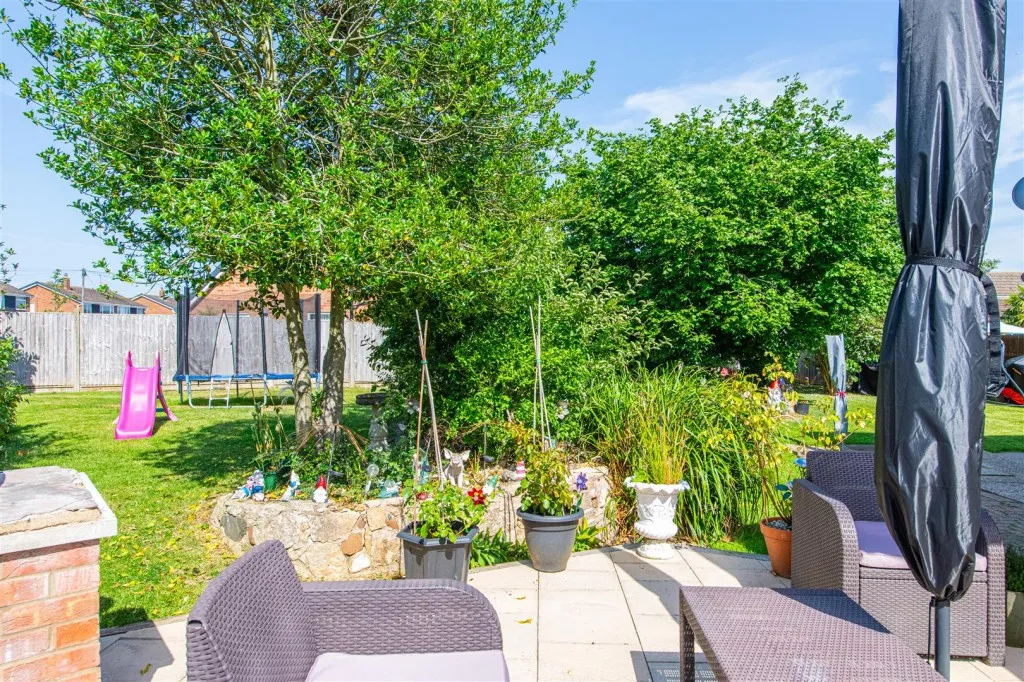 Shire Road, Corby, photo 4