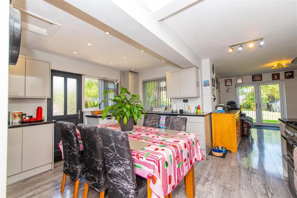 Shire Road, Corby, photo 7