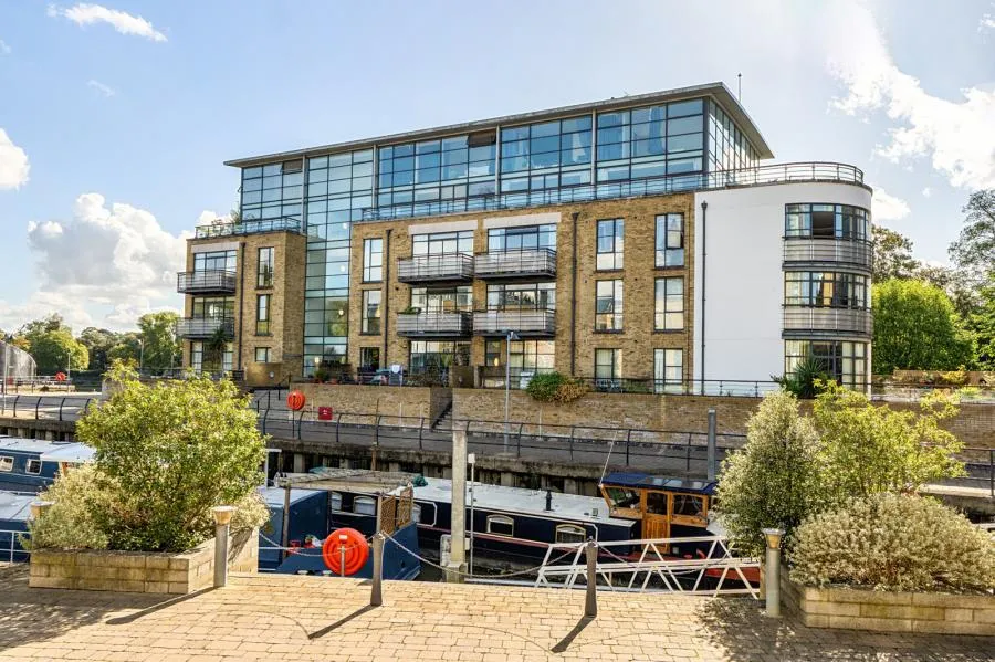 1 bed flat for sale, Point Wharf Lane, Brentford, TW8