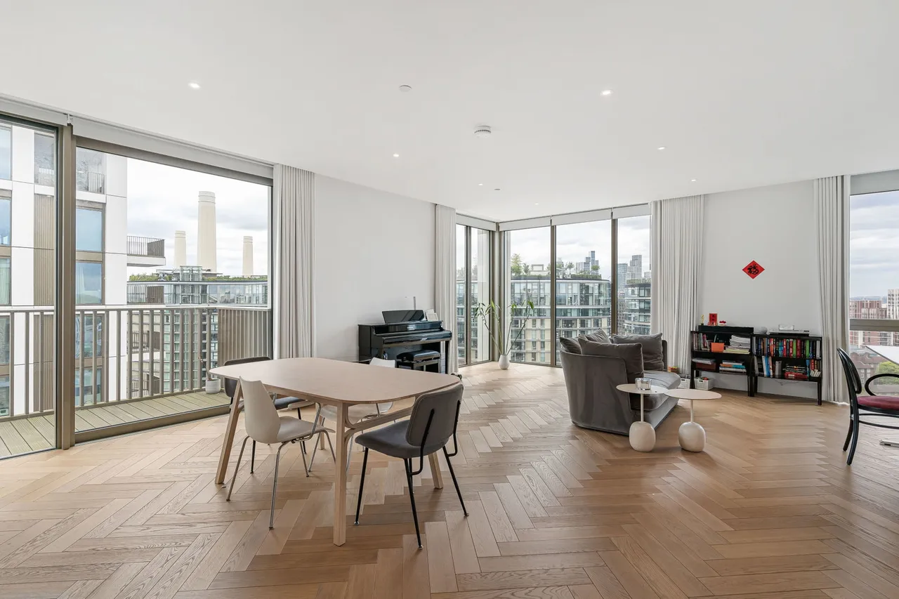 3 bed flat for sale, Palmer Road, London, SW11