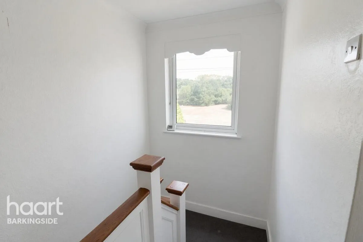 The Glade, Clayhall, IG5, photo 10