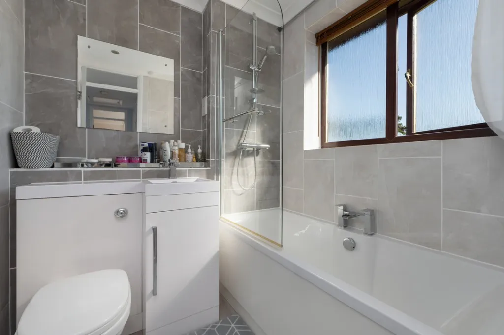 Amos Close, Beltinge, photo 8