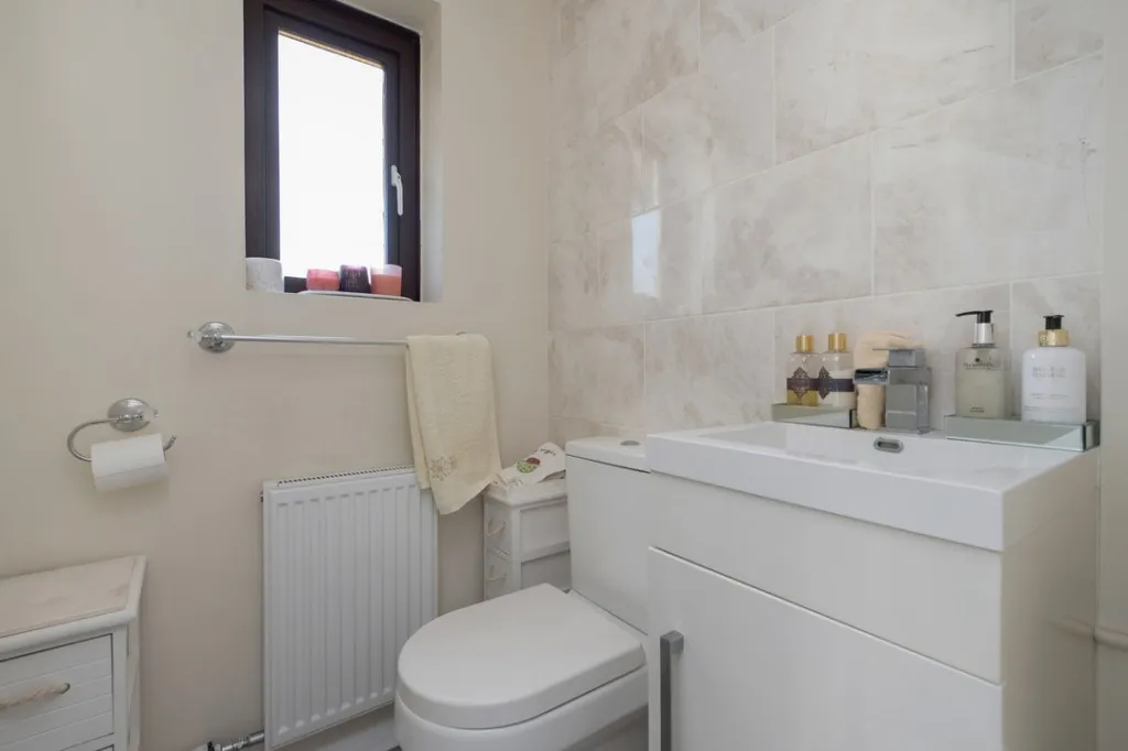Amos Close, Beltinge, photo 15