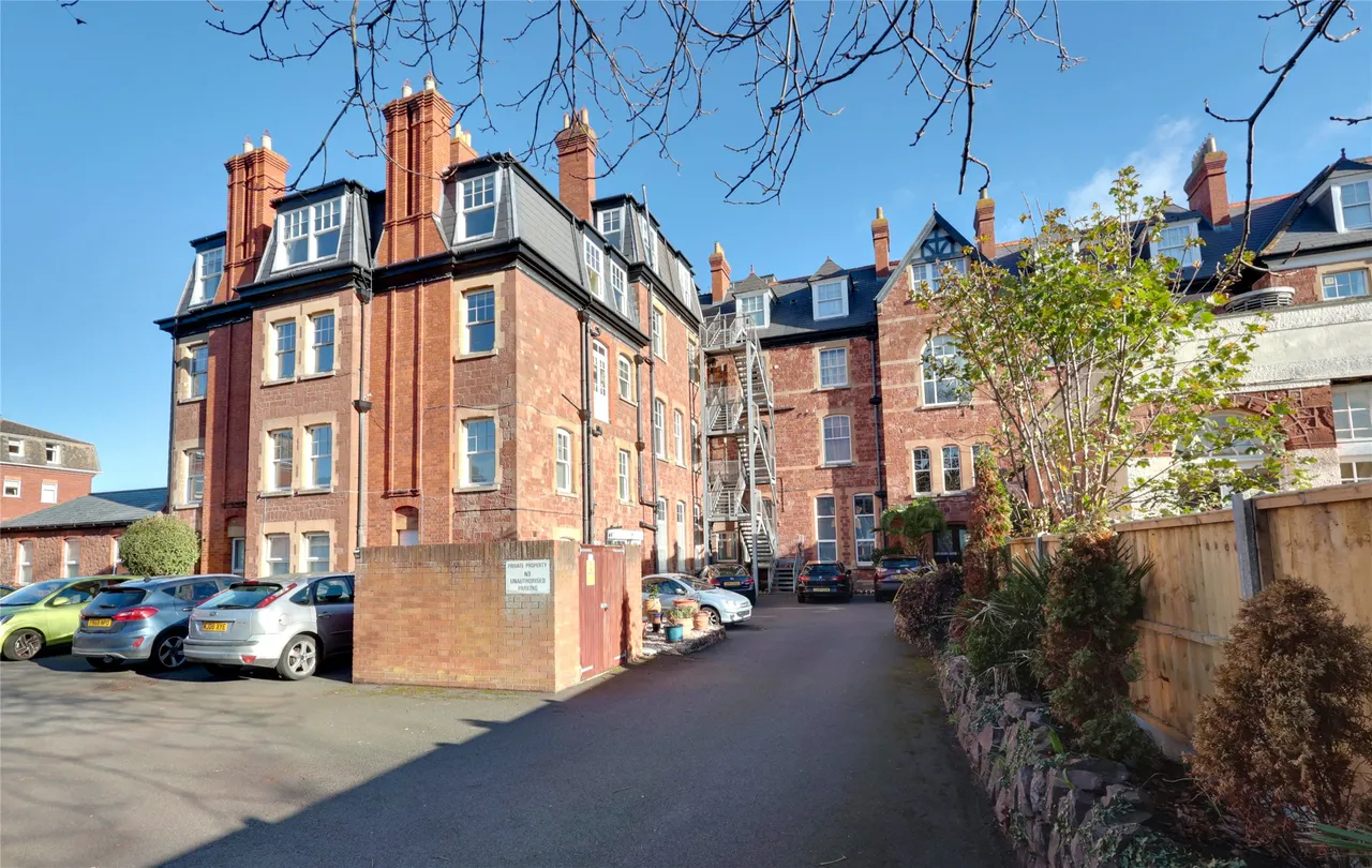 1 bed flat for sale, Metropole Court, Minehead, TA24