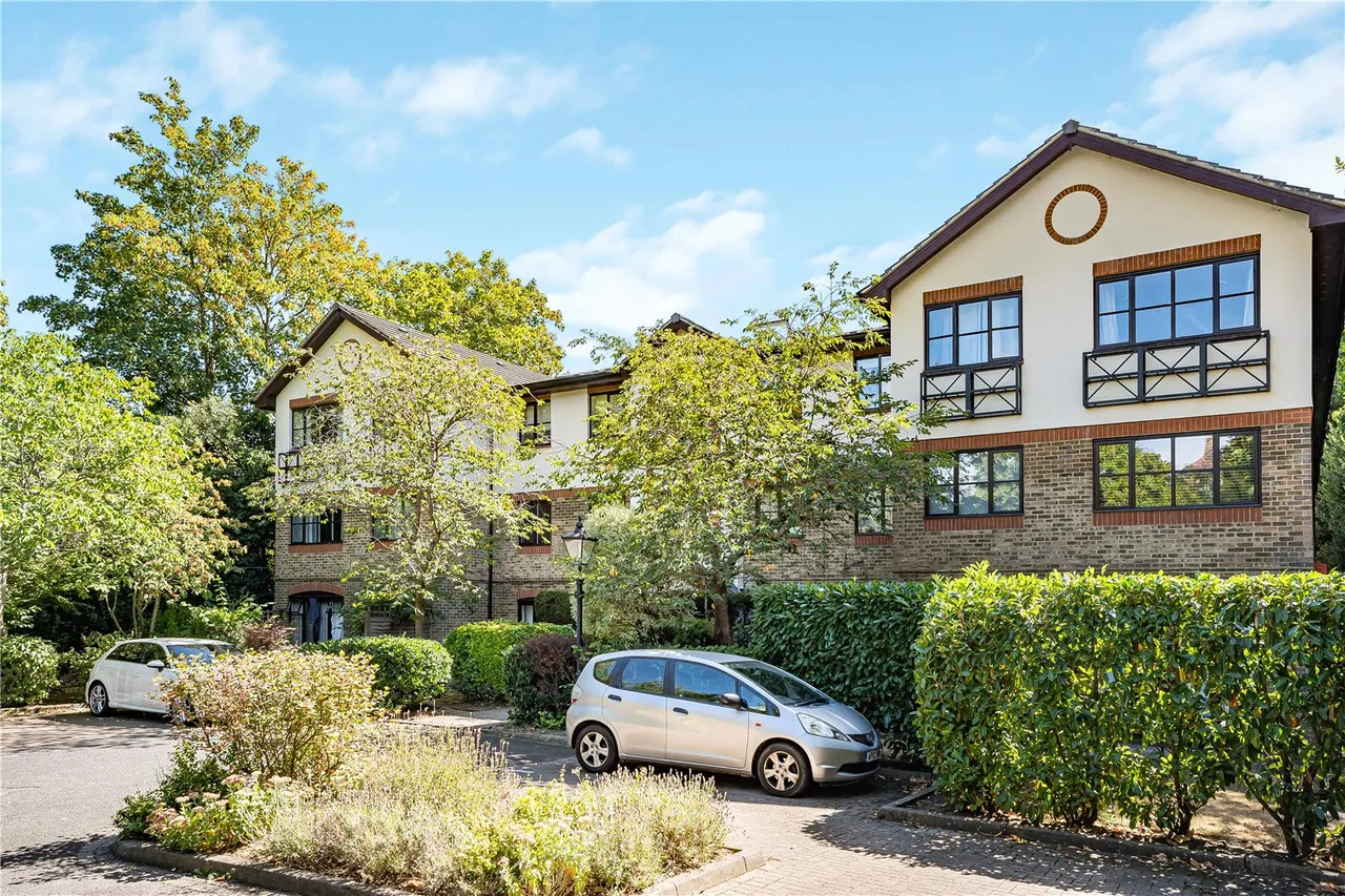 2 bed flat to rent, Parkside, Southfields, SW19