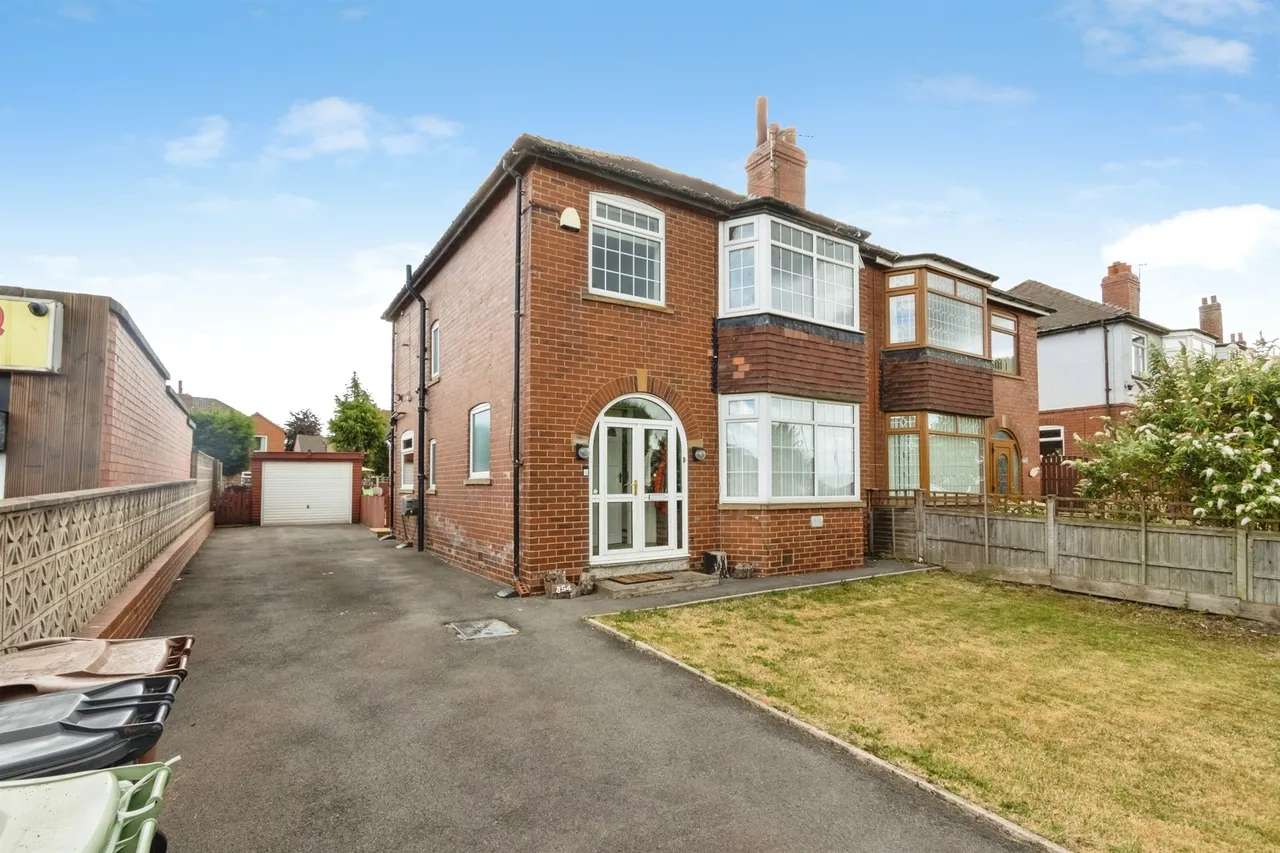 3 bed house for sale — York Road, Leeds