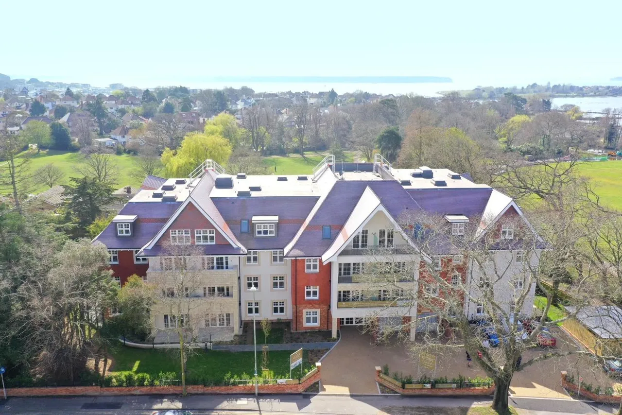 Sandbanks Road, BH14, photo 14