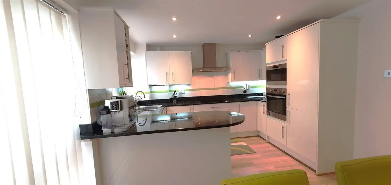 Rowlheys Place, West Drayton, UB7, photo 2