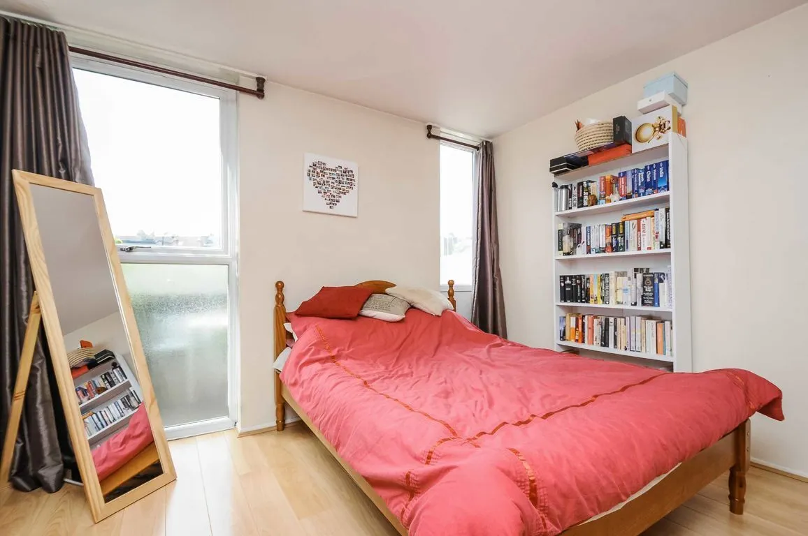 Hunter Close, SW12, photo 2