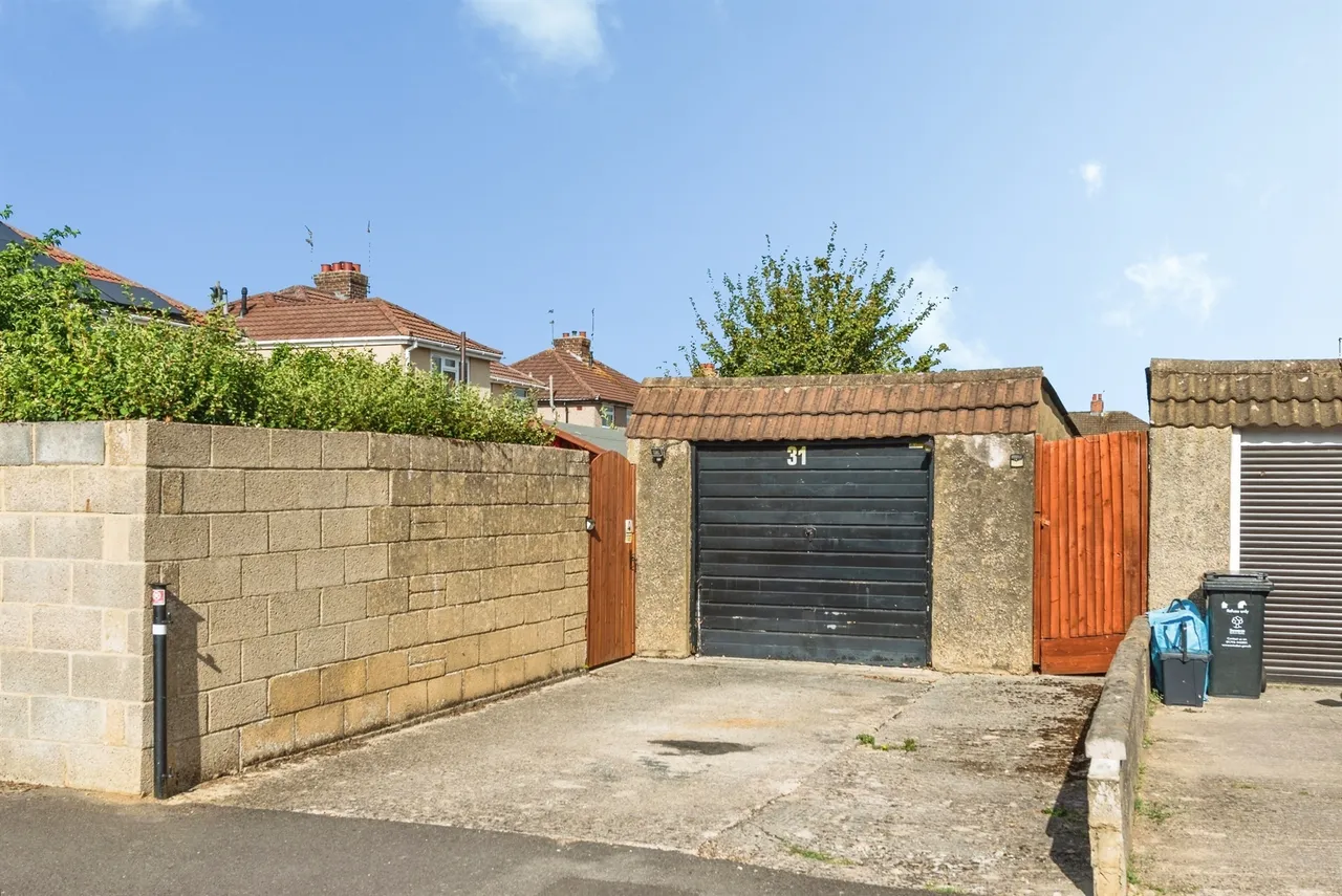 Tiverton Road, Swindon, SN2, photo 2
