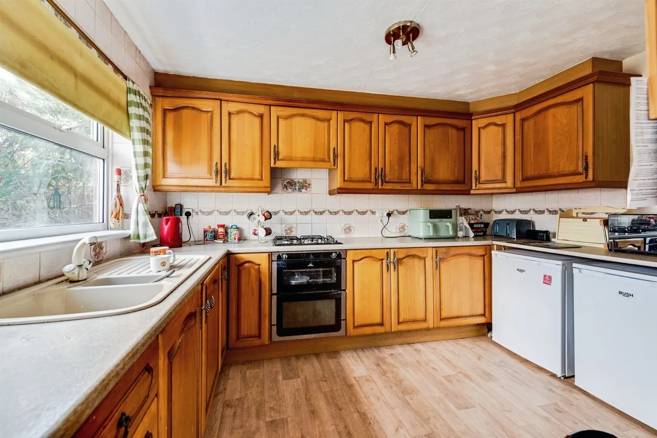 Tiverton Road, Swindon, SN2, photo 5