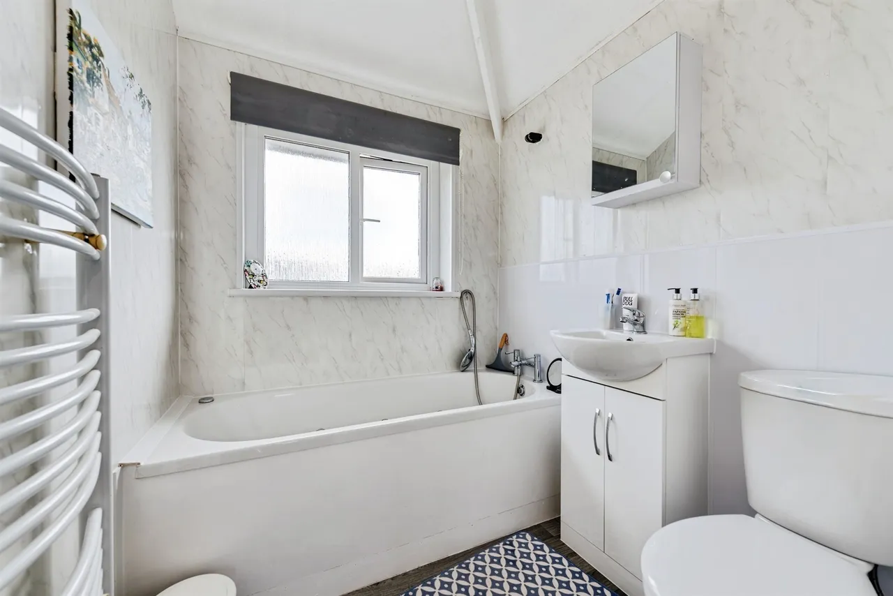 Tiverton Road, Swindon, SN2, photo 17