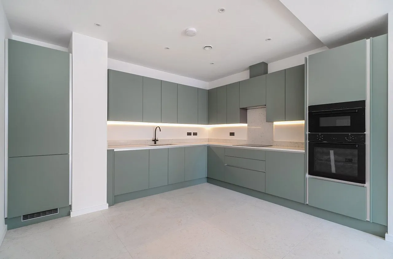 2 bed flat for sale, Jeddo Road, London, W12
