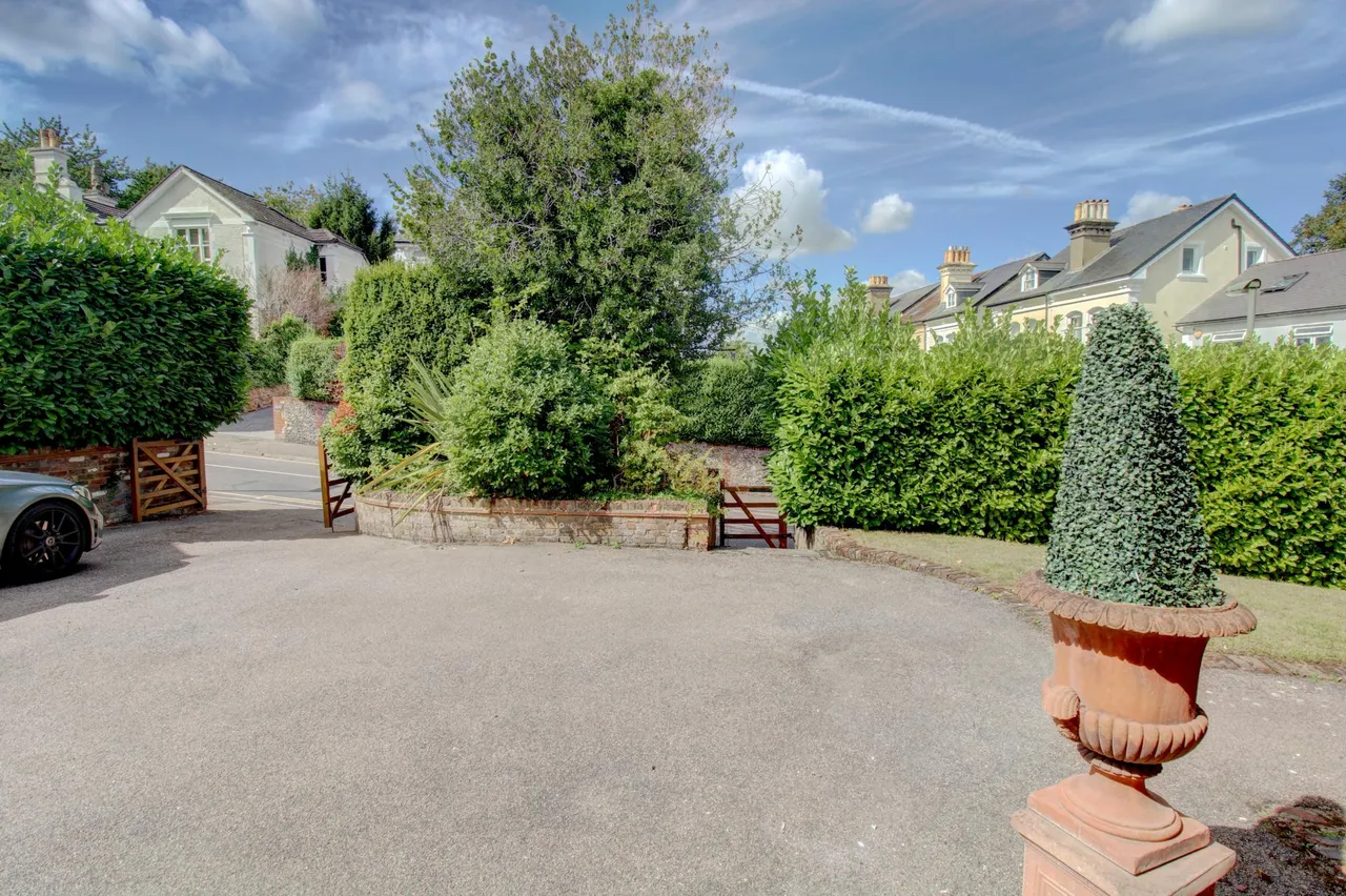 Ridgeway Road, Redhill, RH1, photo 18
