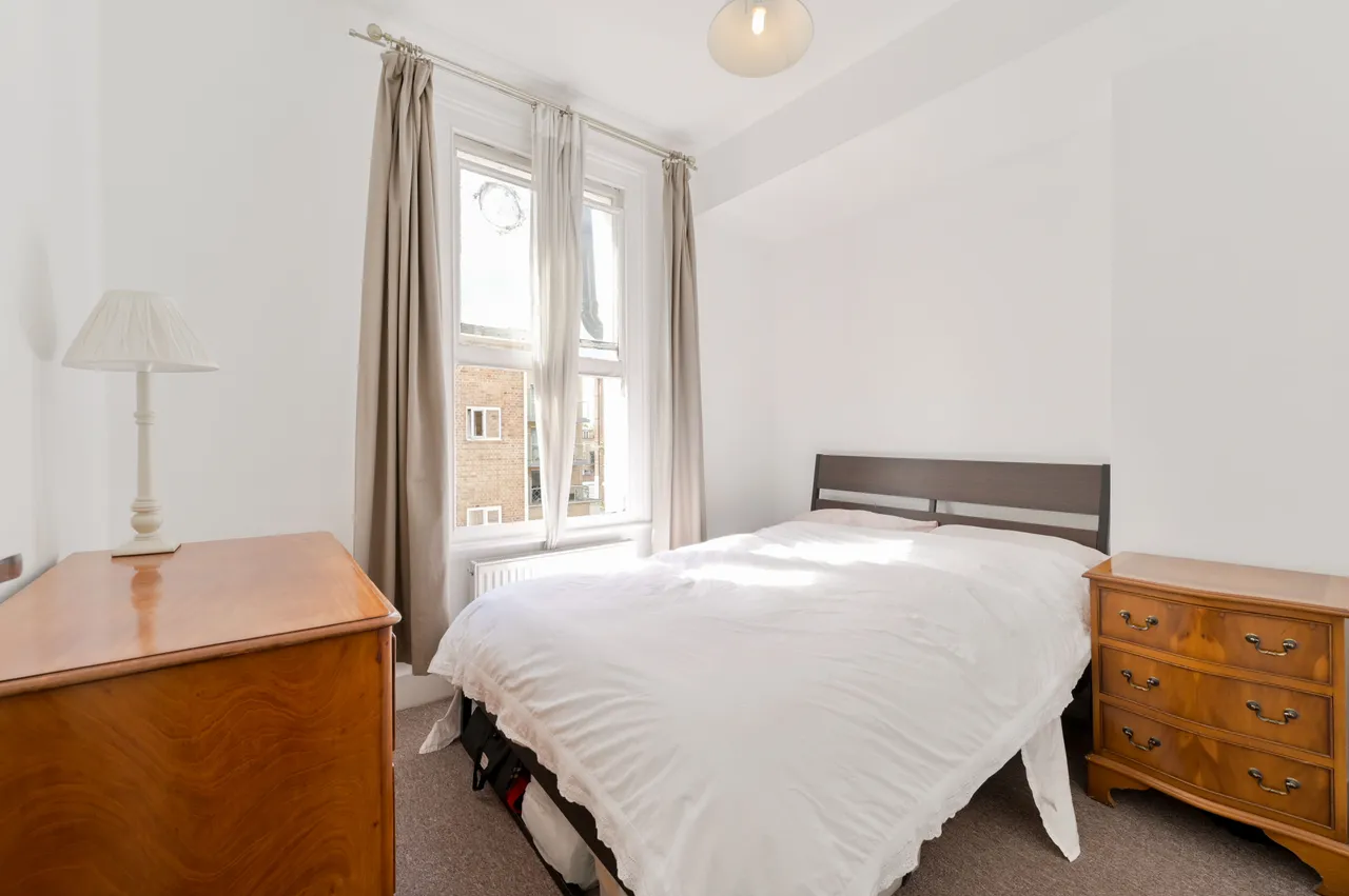Flat 6, 3 Coningham Road, London, photo 4