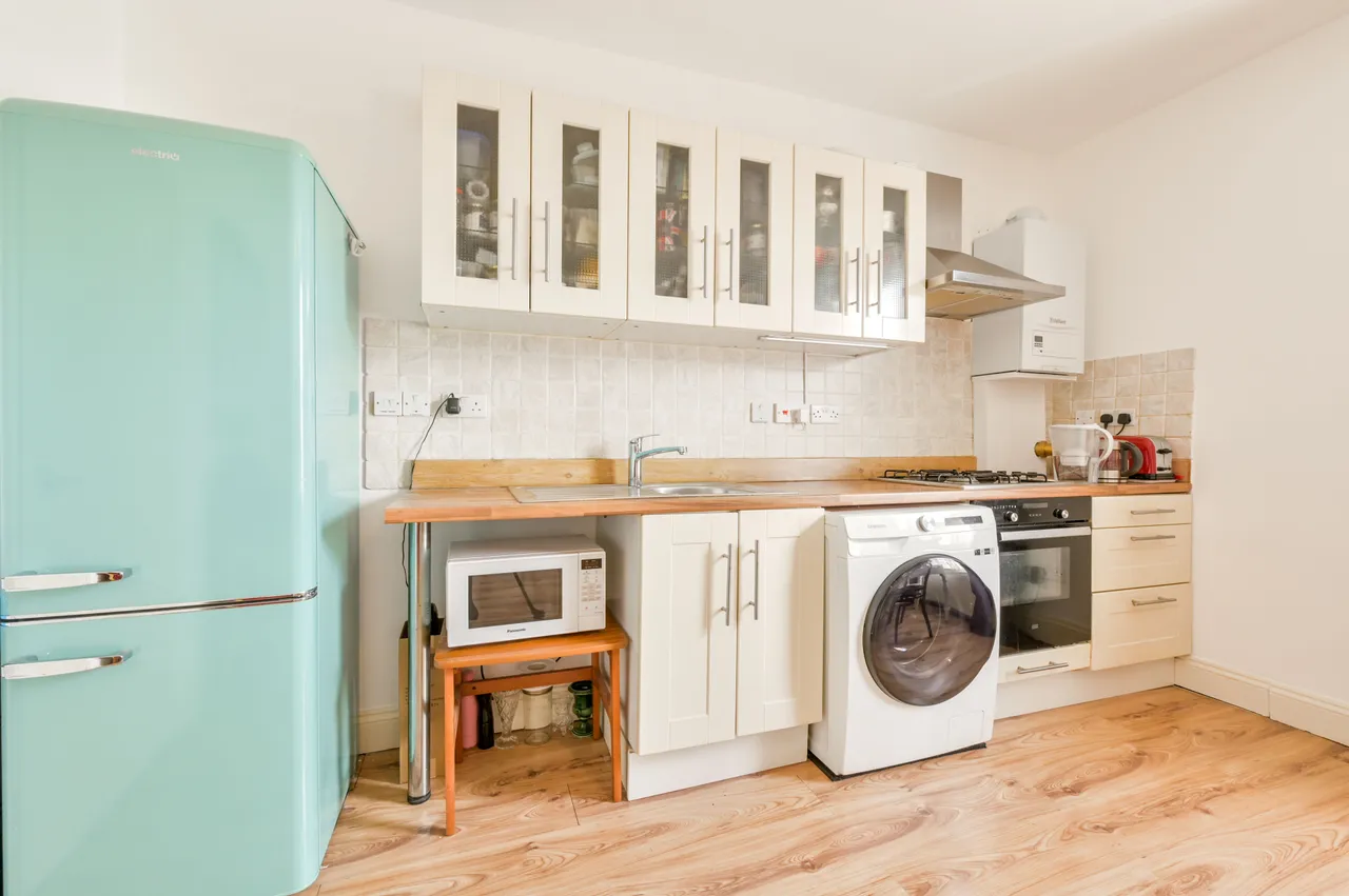Flat 6, 3 Coningham Road, London, photo 6