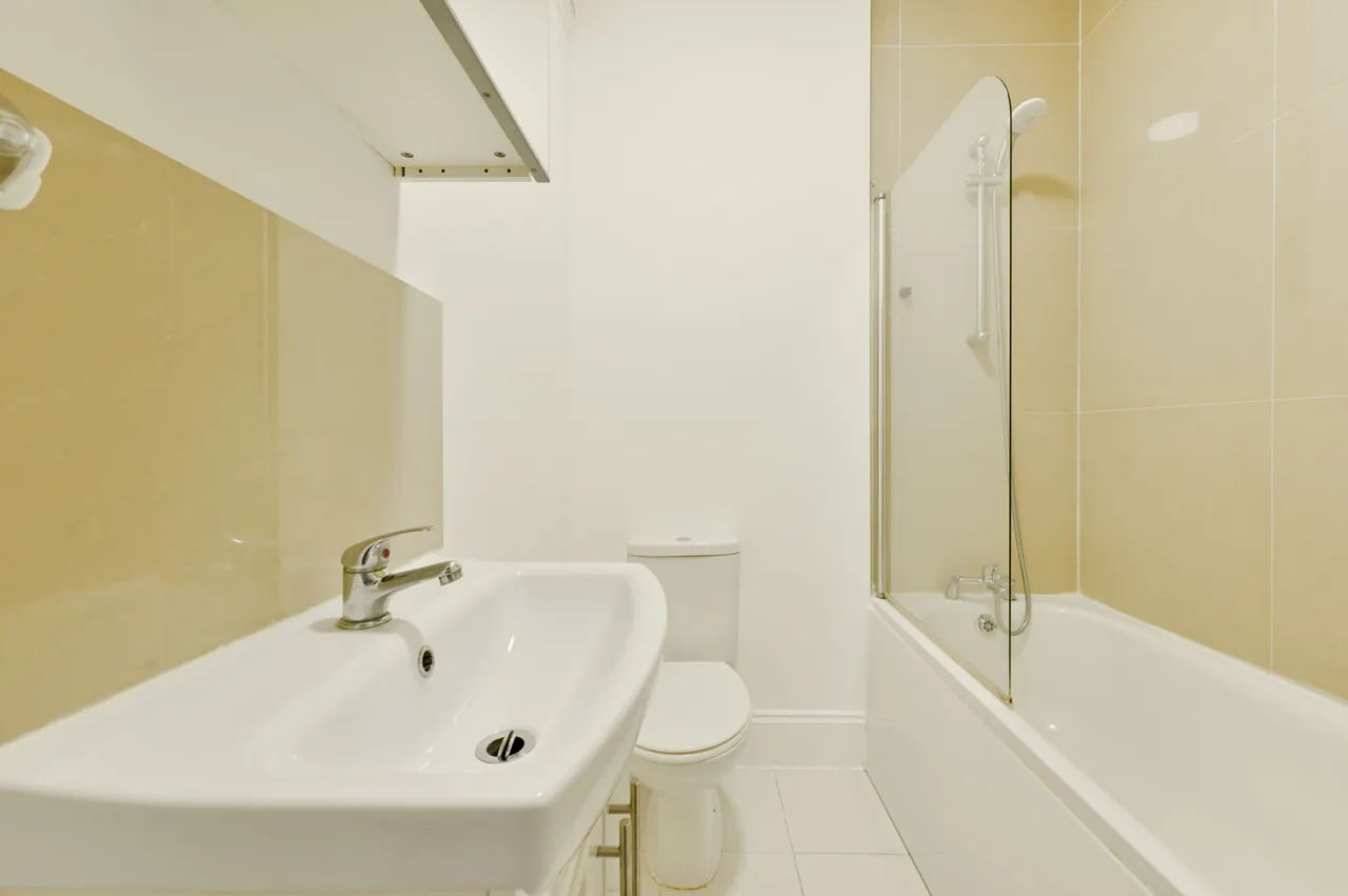 Flat 6, 3 Coningham Road, London, photo 7