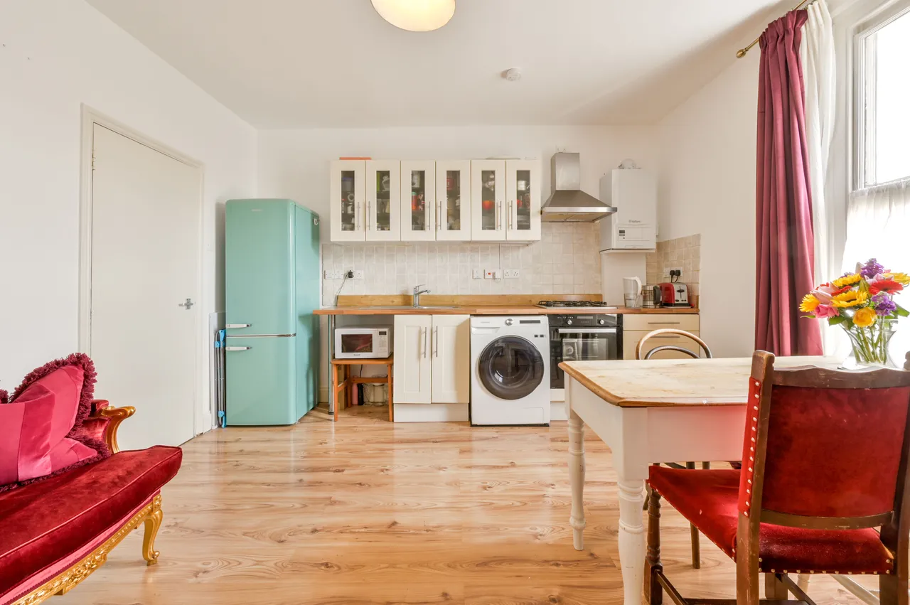 Flat 6, 3 Coningham Road, London, photo 3