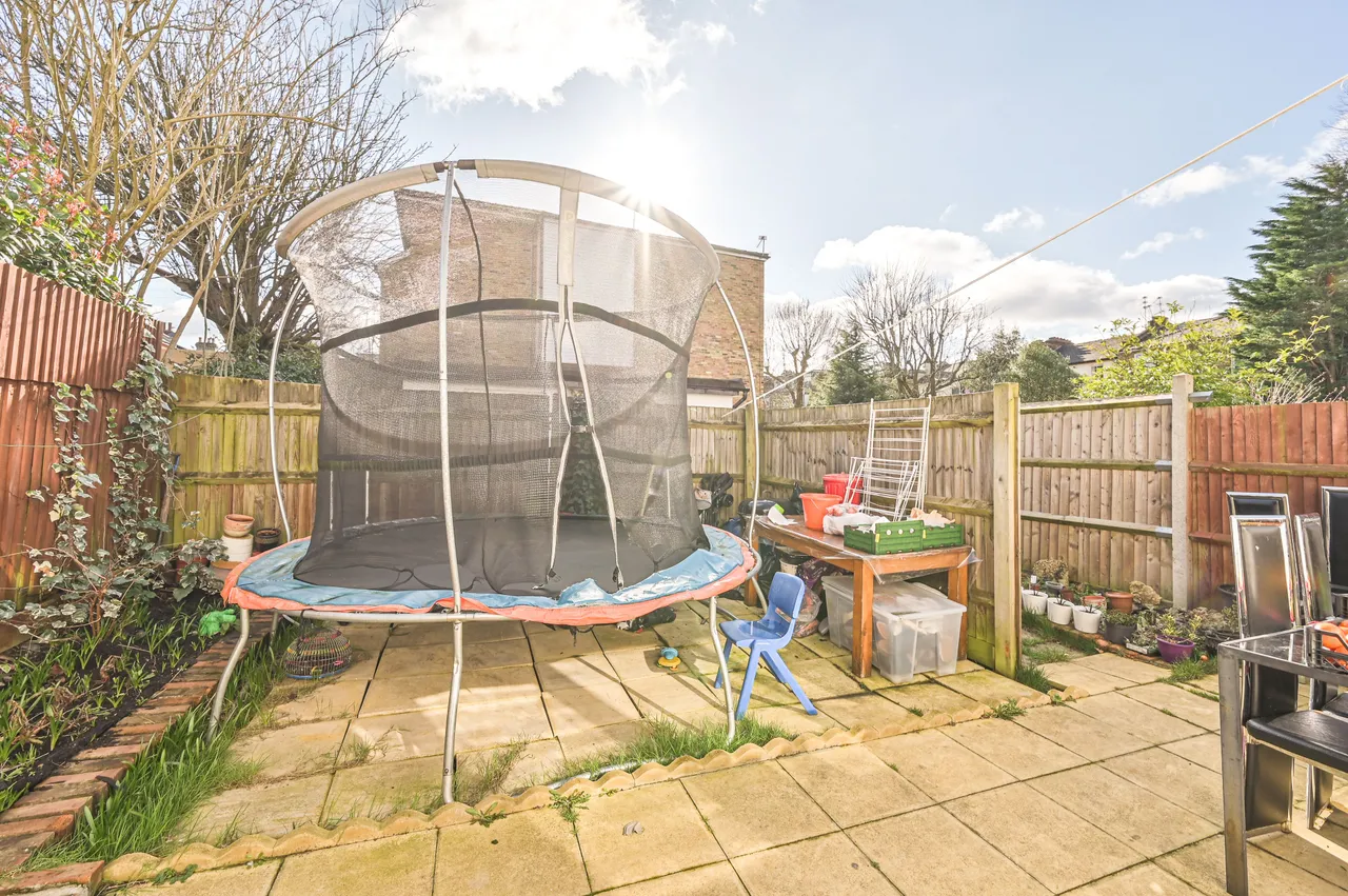 3 Wentworth Close, London, photo 6