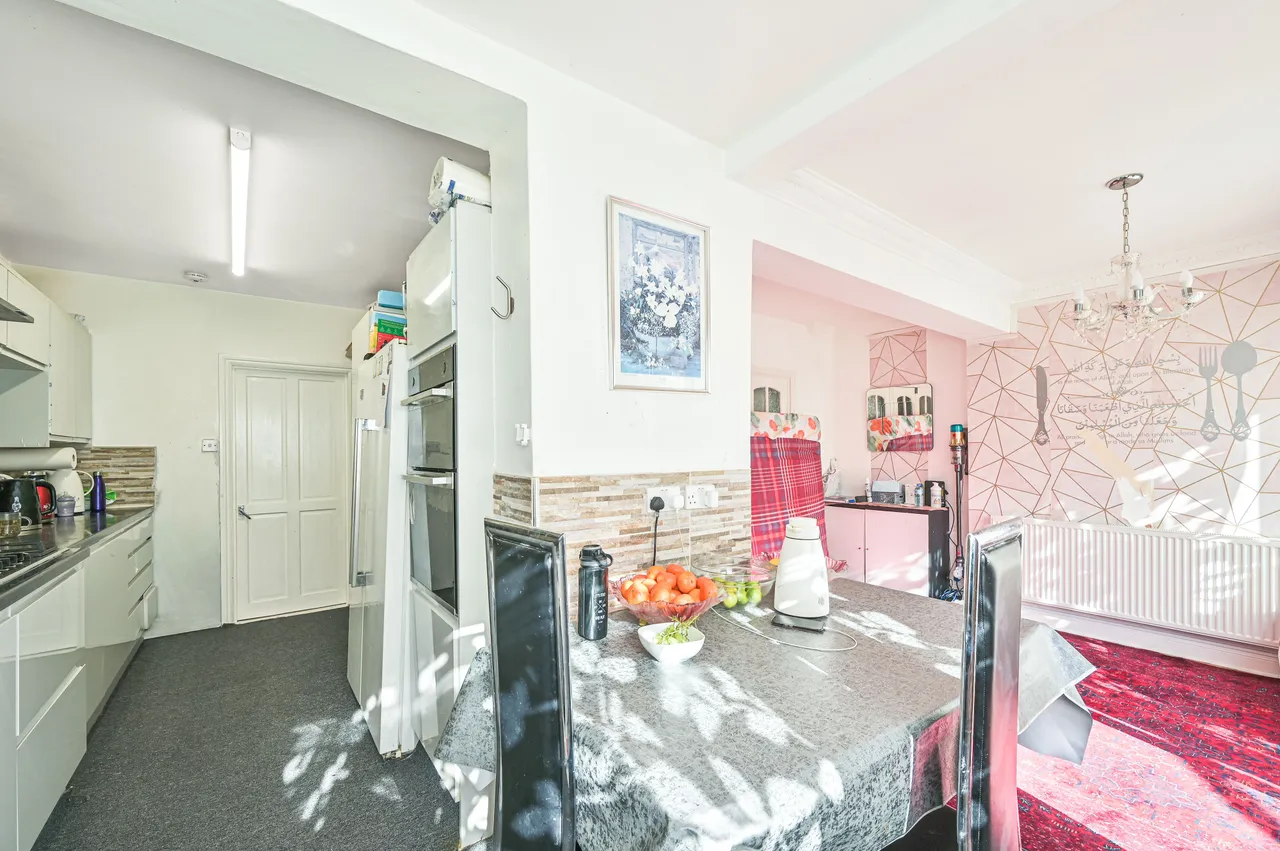 3 Wentworth Close, London, photo 4