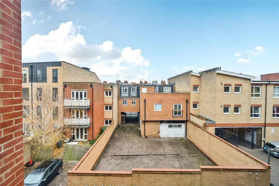 2 bed flat for sale, London Road, Kingston upon Thames, KT2