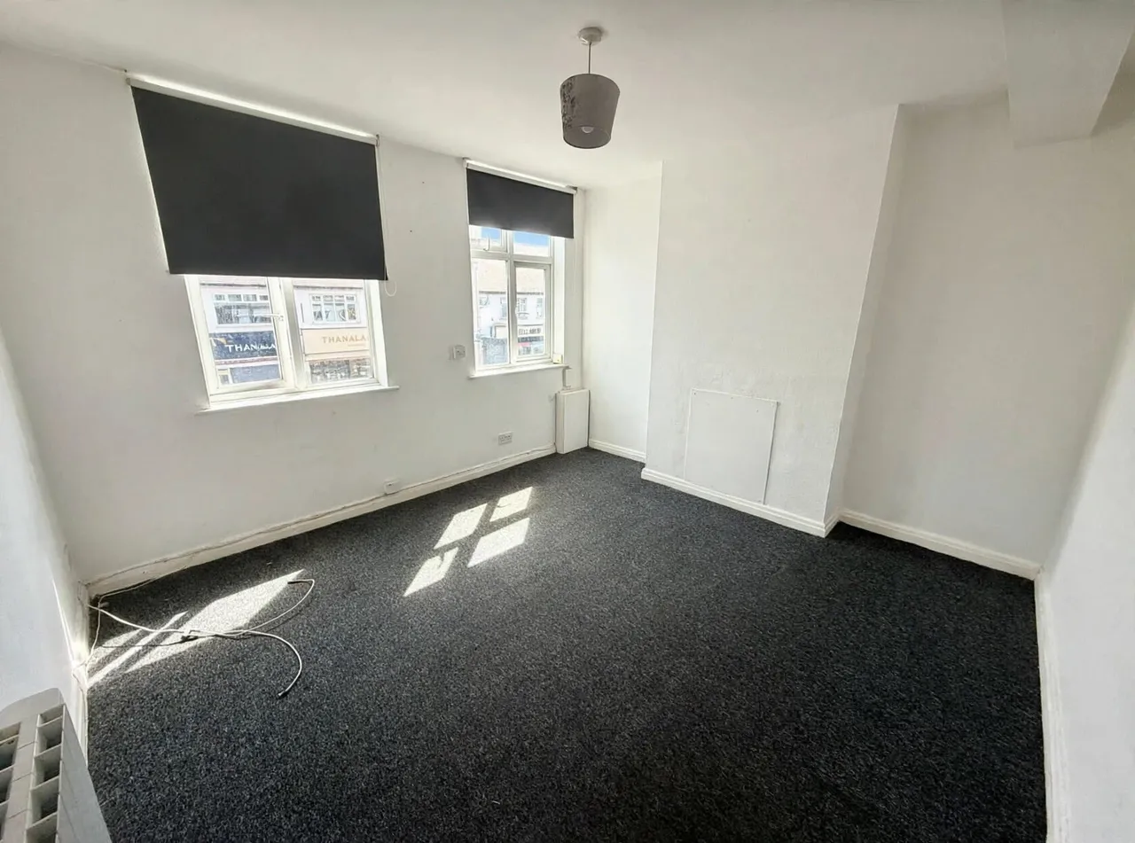 High Street, Barkingside, IG6, photo 3