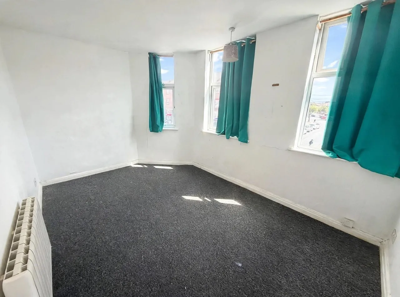 High Street, Barkingside, IG6, photo 2