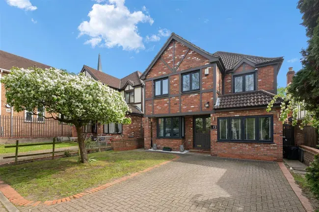 4 bed house for sale — Harwell Close, Ruislip
