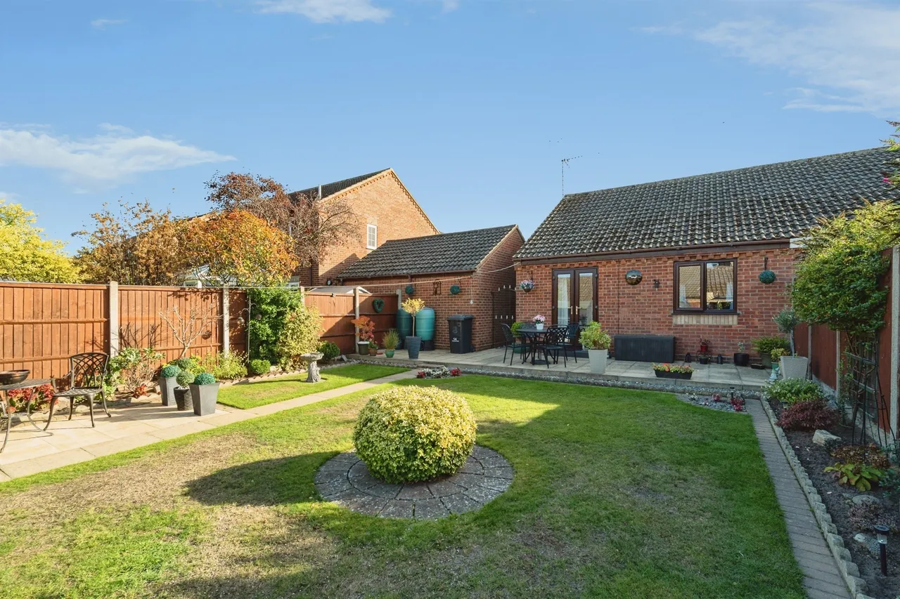 Foxglove Drive, Bradwell, NR31, photo 16