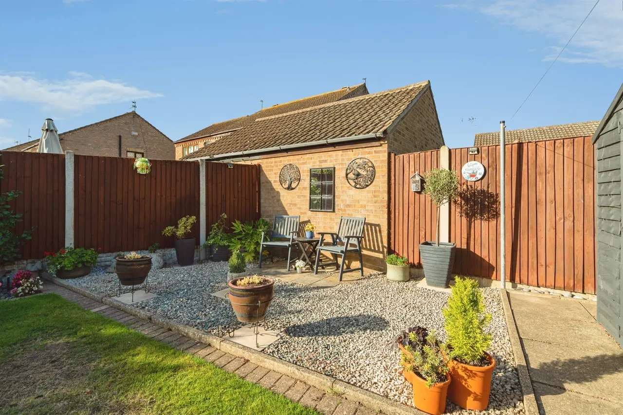 Foxglove Drive, Bradwell, NR31, photo 17