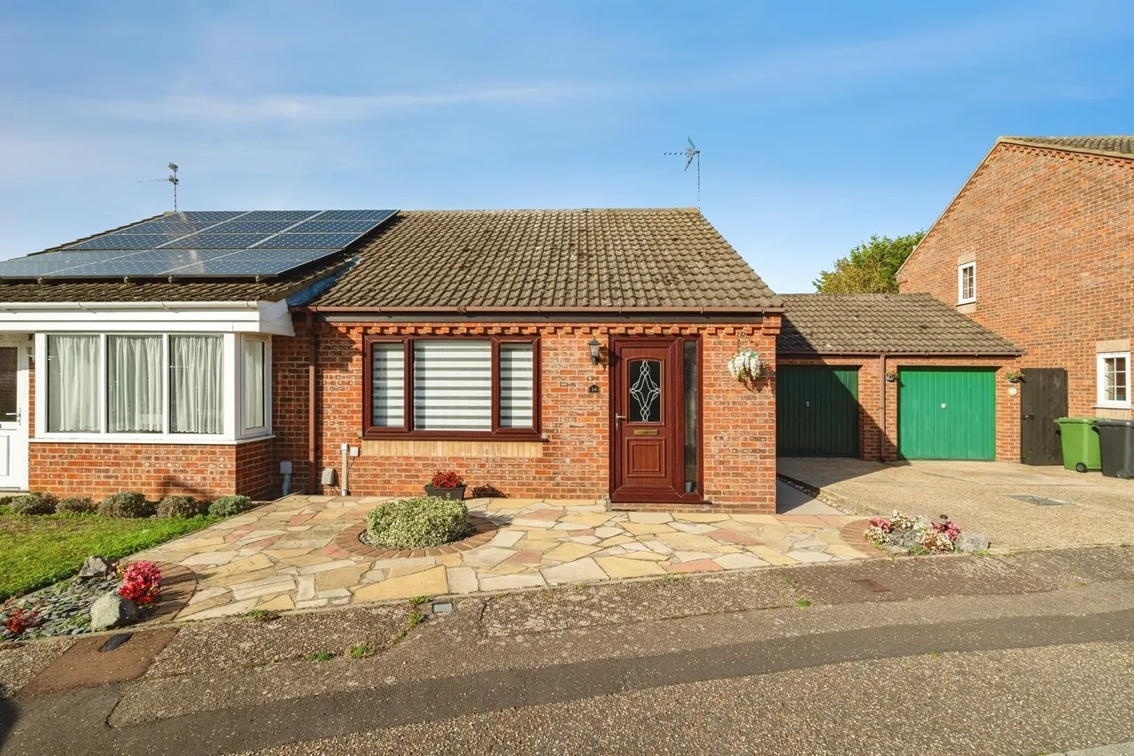 2 bed house for sale, Foxglove Drive, Bradwell, NR31