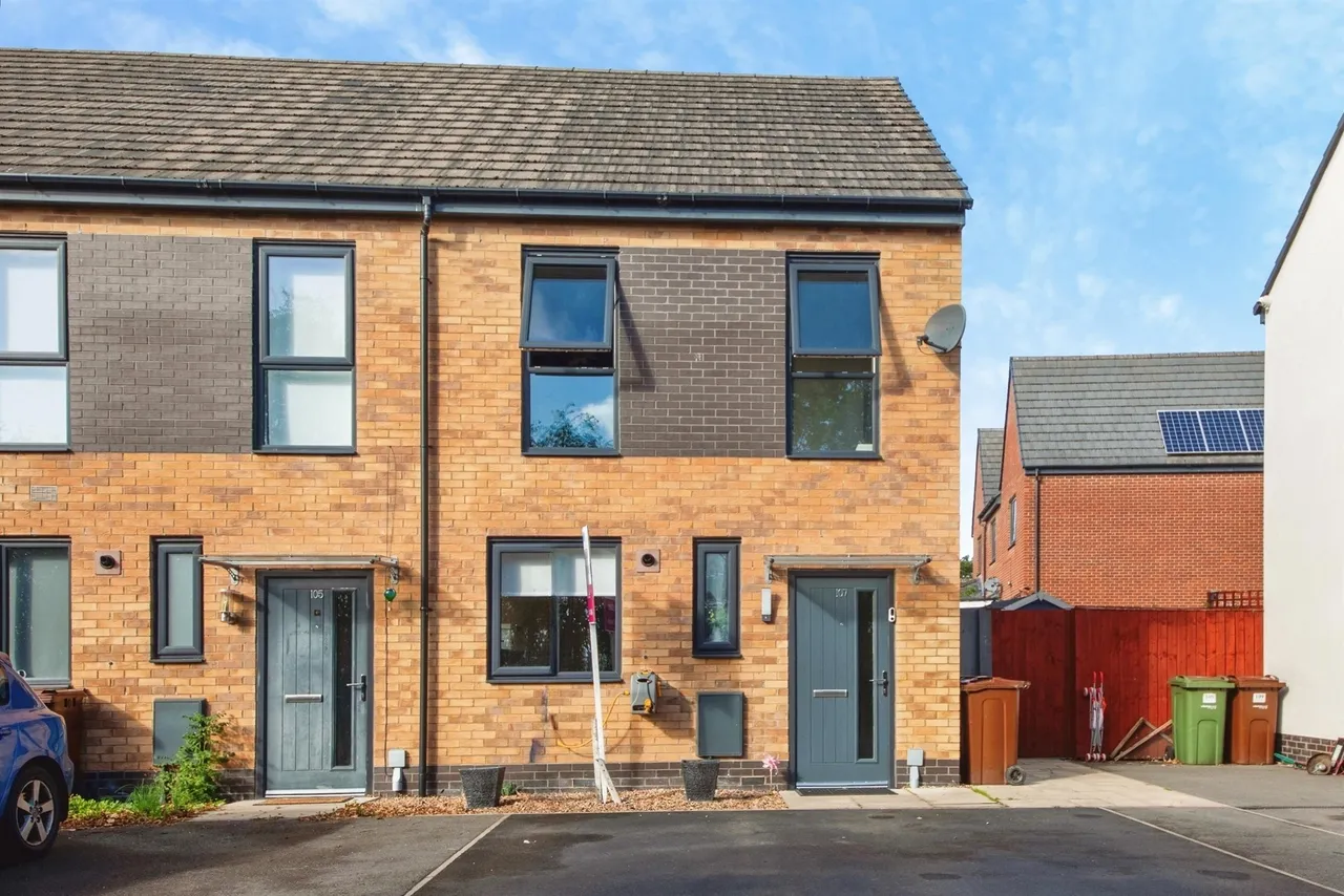 2 bed house for sale — Curlew View, South Elmsall, Pontefract