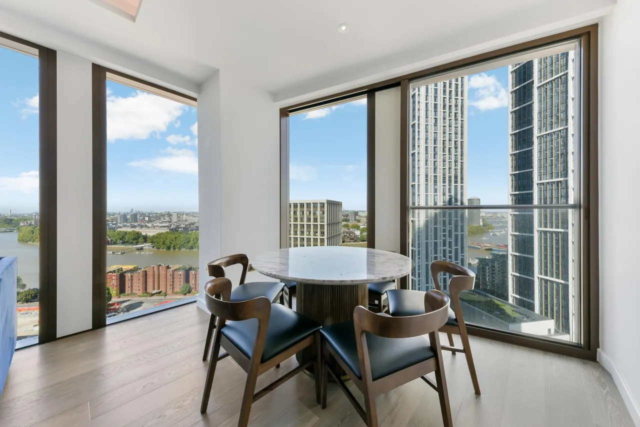 3 bed flat for sale, Carnation Way, SW8