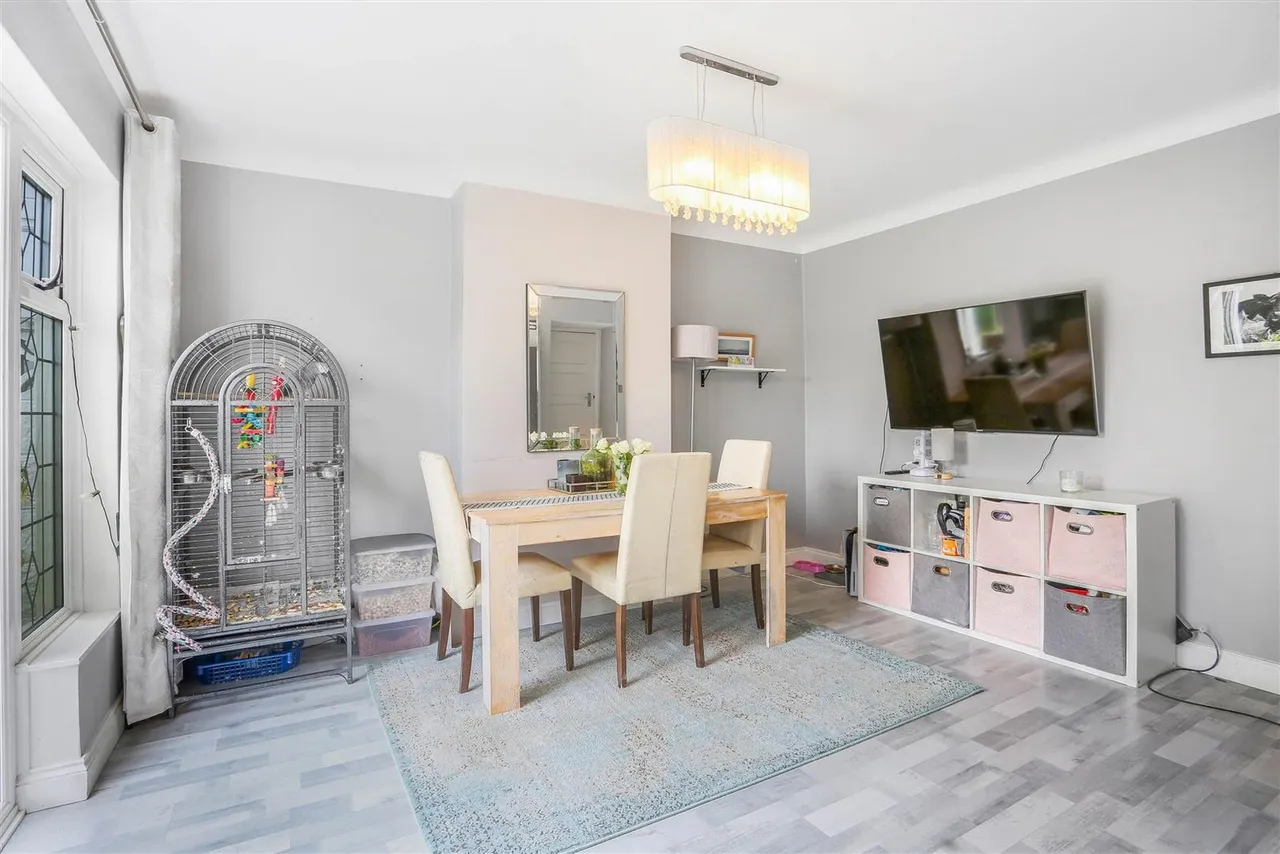 Anglesey Gardens, Carshalton, Surrey, SM5 3JE, photo 7